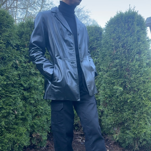 Simple Black leather jacket - Picture 3 of 6